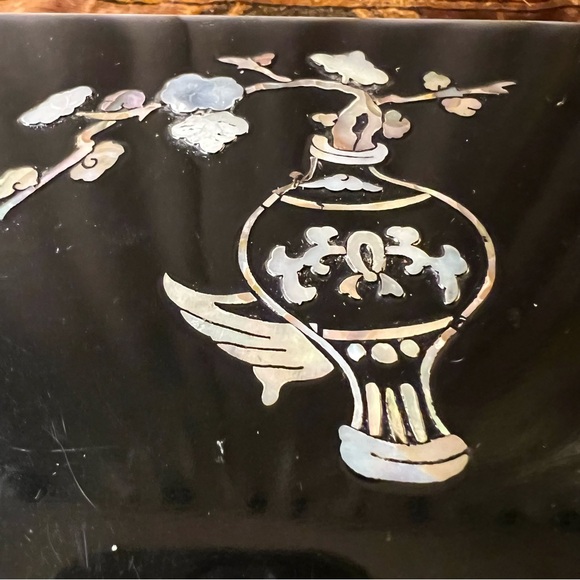Beautiful Asian Black Laquer & Mother of Pearl Jewelry Box w/ Cherry Blossoms - Picture 3 of 16